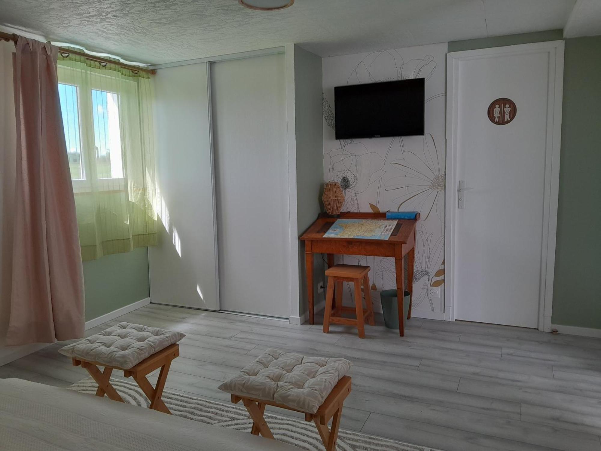 Chambres D Hotes Au P'Tit Bonheur Campagnard Jarnosse Phòng bức ảnh